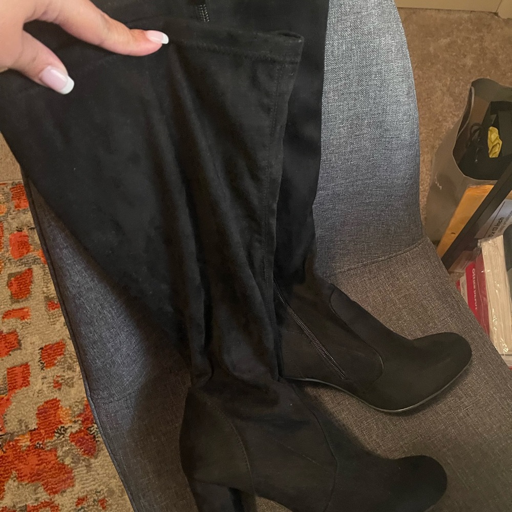 Knee black boot